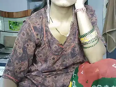 Snapshot of ROSE_GOLDE chatting on 06-19-26, 06:51 ROSE GOLDE online show from 06-19-26, 06:51