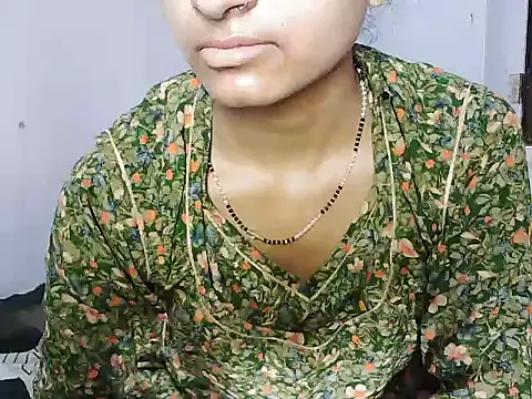 Snapshot of ROSE_GOLDE chatting on 06-27-26, 06:07 ROSE GOLDE online show from 06-27-26, 06:07