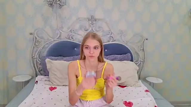 4example Chloe online show from 11-21-25, 10:36