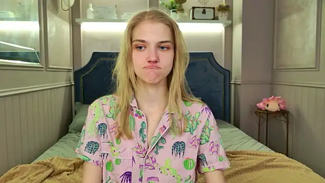 4example Chloe online show from 03-15-26, 10:21