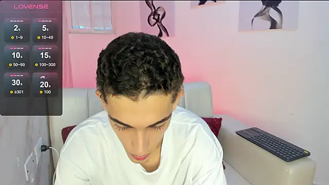 Snapshot of nathan_shimmer chatting on 09-08-25, 09:03 nathan shimmer online show from 09-08-25, 09:03