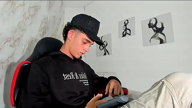 Snapshot of nathan_shimmer chatting on 10-08-25, 09:12 nathan shimmer online show from 10-08-25, 09:12