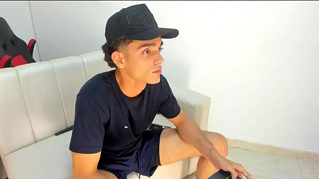 Snapshot of nathan_shimmer chatting on 10-17-25, 04:15 nathan shimmer online show from 10-17-25, 04:15