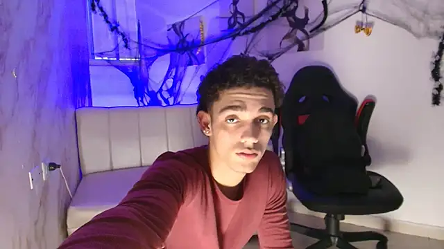 Snapshot of nathan_shimmer chatting on 10-30-25, 12:39 nathan shimmer online show from 10-30-25, 12:39