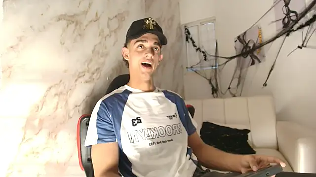 Snapshot of nathan_shimmer chatting on 11-01-25, 09:06 nathan shimmer online show from 11-01-25, 09:06