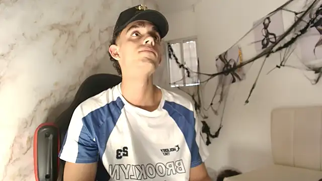 Snapshot of nathan_shimmer chatting on 11-02-25, 04:20 nathan shimmer online show from 11-02-25, 04:20