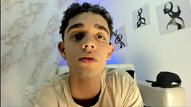 Snapshot of nathan_shimmer chatting on 11-07-25, 01:00 nathan shimmer online show from 11-07-25, 01:00