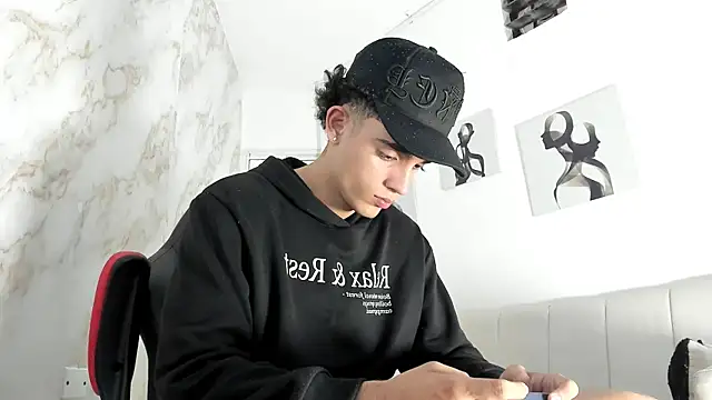 Snapshot of nathan_shimmer chatting on 11-21-25, 02:16 nathan shimmer online show from 11-21-25, 02:16