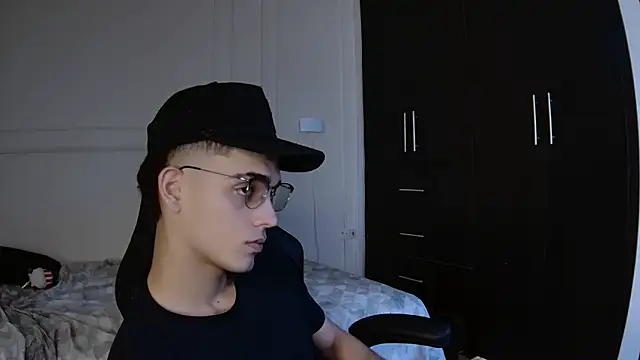 Snapshot of nathan_shimmer chatting on 12-15-25, 01:26 nathan shimmer online show from 12-15-25, 01:26