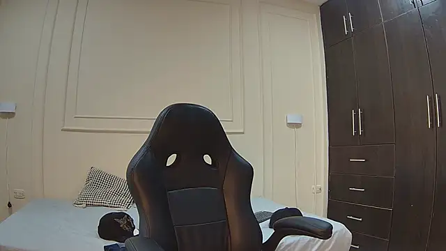 Snapshot of nathan_shimmer chatting on 12-19-25, 09:11 nathan shimmer online show from 12-19-25, 09:11