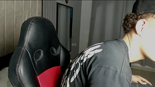 Snapshot of nathan_shimmer chatting on 01-12-26, 11:10 nathan shimmer online show from 01-12-26, 11:10