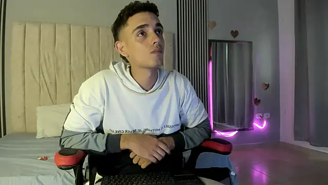 Snapshot of nathan_shimmer chatting on 02-23-26, 09:12 nathan shimmer online show from 02-23-26, 09:12