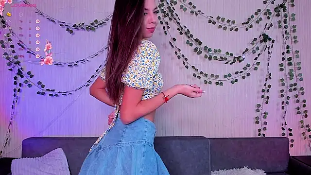 Snapshot of JenniferDavies chatting on 10-29-25, 04:42 JenniferDavies online show from 10-29-25, 04:42