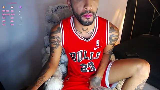 Snapshot of LickMyInk chatting on 10-05-25, 04:11 LickMyInk online show from 10-05-25, 04:11