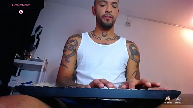 Snapshot of LickMyInk chatting on 11-24-25, 02:22 LickMyInk online show from 11-24-25, 02:22