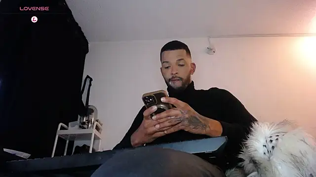 Snapshot of LickMyInk chatting on 12-14-25, 04:29 LickMyInk online show from 12-14-25, 04:29