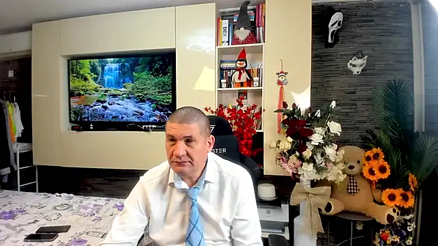 Snapshot of SpartacusDaddy48 chatting on 05-06-26, 11:48 SpartacusDaddy48 online show from 05-06-26, 11:48