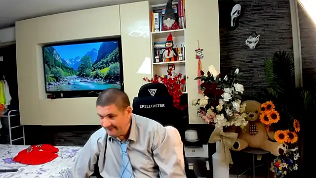 Snapshot of SpartacusDaddy48 chatting on 05-16-26, 07:45 SpartacusDaddy48 online show from 05-16-26, 07:45