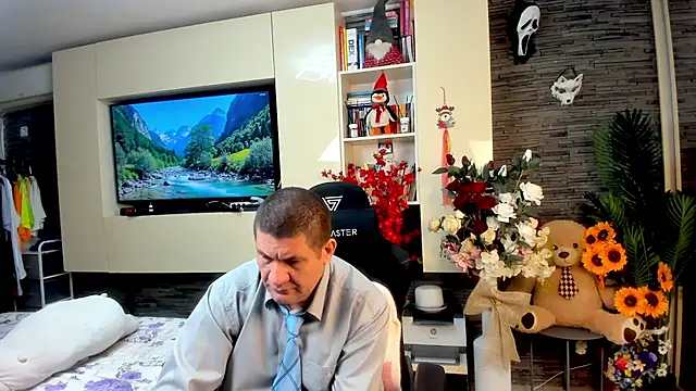 Snapshot of SpartacusDaddy48 chatting on 05-18-26, 04:07 SpartacusDaddy48 online show from 05-18-26, 04:07