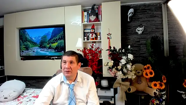 Snapshot of SpartacusDaddy48 chatting on 05-27-26, 04:59 SpartacusDaddy48 online show from 05-27-26, 04:59