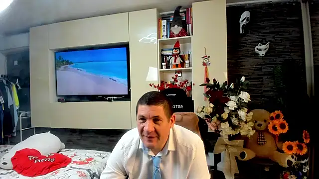 Snapshot of SpartacusDaddy48 chatting on 05-29-26, 11:30 SpartacusDaddy48 online show from 05-29-26, 11:30
