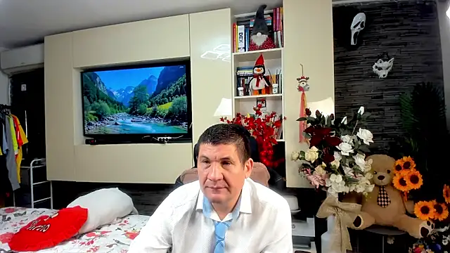 Snapshot of SpartacusDaddy48 chatting on 06-02-26, 10:12 SpartacusDaddy48 online show from 06-02-26, 10:12