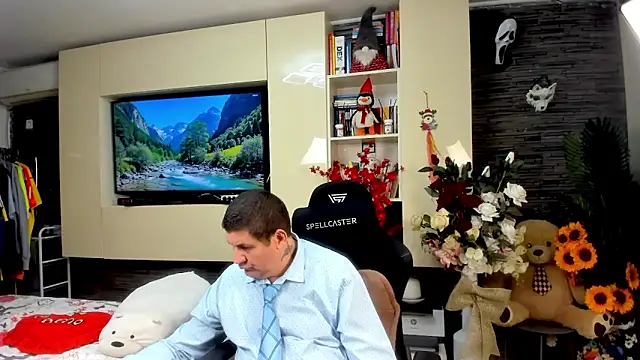 Snapshot of SpartacusDaddy48 chatting on 06-05-26, 05:36 SpartacusDaddy48 online show from 06-05-26, 05:36