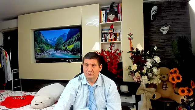 Snapshot of SpartacusDaddy48 chatting on 06-05-26, 07:03 SpartacusDaddy48 online show from 06-05-26, 07:03