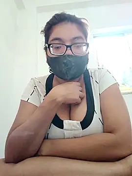 Snapshot of Elie_couple143 chatting on 10-21-25, 02:34 Elie couple143 online show from 10-21-25, 02:34