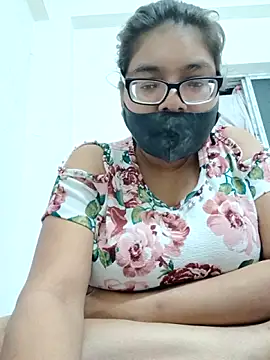 Snapshot of Elie_couple143 chatting on 10-22-25, 06:40 Elie couple143 online show from 10-22-25, 06:40