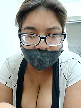 Snapshot of Elie_couple143 chatting on 11-20-25, 06:29 Elie couple143 online show from 11-20-25, 06:29