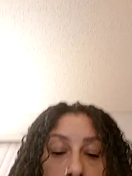 Snapshot of sweetnjuicyyy chatting on 10-02-25, 05:25 sweetnjuicyyy online show from 10-02-25, 05:25