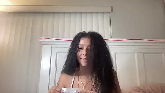 Snapshot of sweetnjuicyyy chatting on 10-10-25, 04:11 sweetnjuicyyy online show from 10-10-25, 04:11