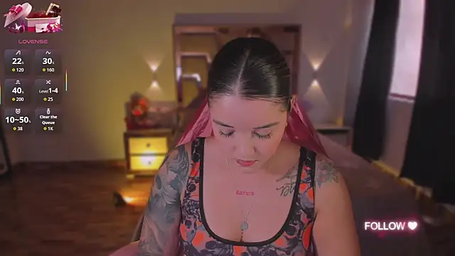 lunaarose online show from 10-30-25, 03:35