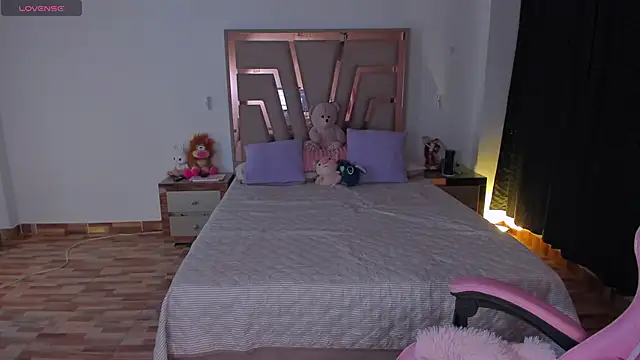 lunaarose online show from 04-07-26, 03:18