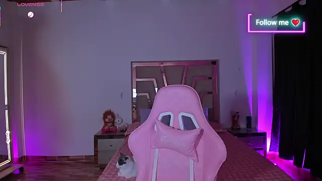 lunaarose online show from 04-14-26, 03:12