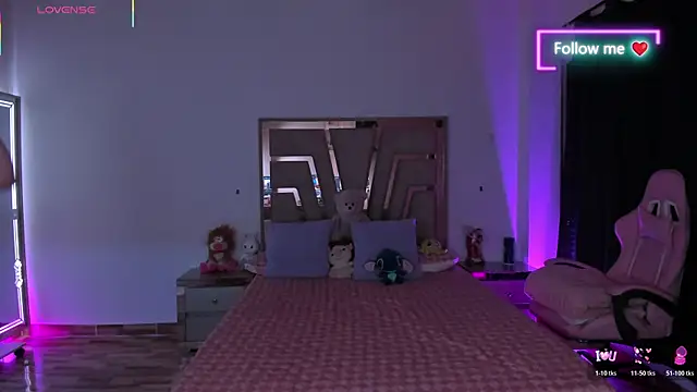 lunaarose online show from 04-15-26, 03:13