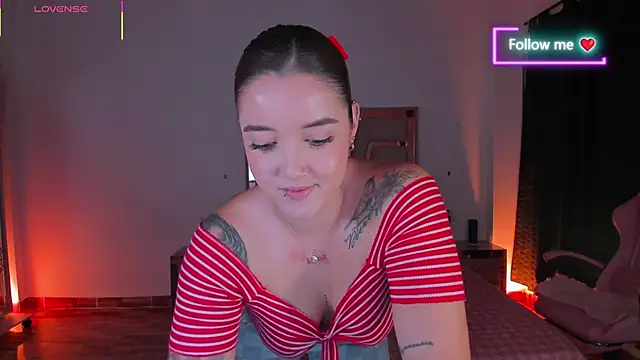 lunaarose online show from 04-24-26, 03:31