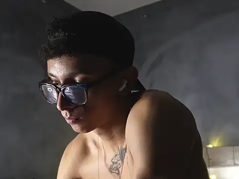 Snapshot of Vbenz28 chatting on 02-07-26, 01:15 Vbenz28 online show from 02-07-26, 01:15