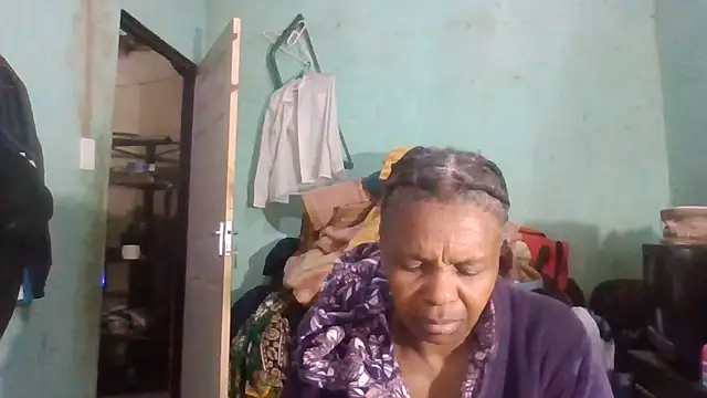 Snapshot of Nicky52 chatting on 10-15-25, 03:39 Nicky52 online show from 10-15-25, 03:39