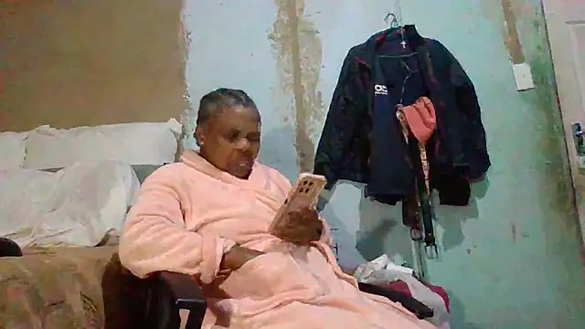 Snapshot of Nicky52 chatting on 05-19-26, 04:02 Nicky52 online show from 05-19-26, 04:02