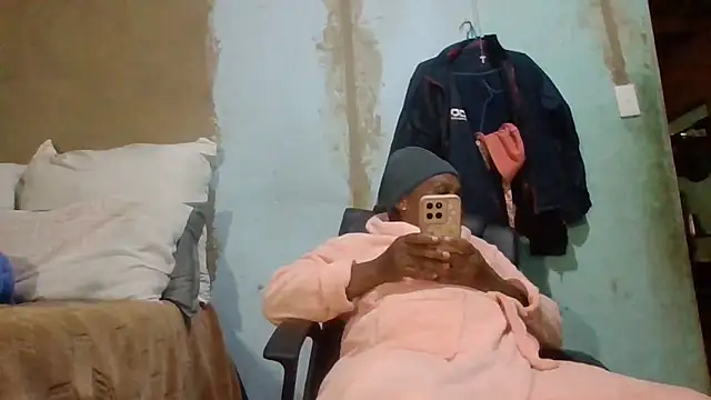 Snapshot of Nicky52 chatting on 05-20-26, 04:13 Nicky52 online show from 05-20-26, 04:13