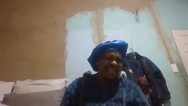 Snapshot of Nicky52 chatting on 06-21-26, 06:43 Nicky52 online show from 06-21-26, 06:43
