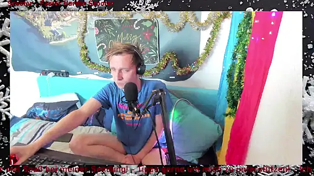 Snapshot of DaveLindau chatting on 12-20-25, 02:35 DaveLindau online show from 12-20-25, 02:35