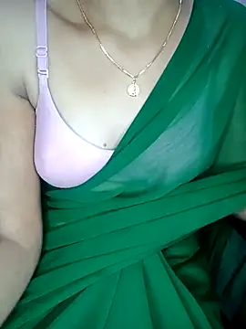 Snapshot of Nidhi_lovely chatting on 09-27-25, 04:56 Nidhi lovely online show from 09-27-25, 04:56