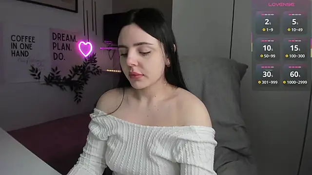 LiaWoow online show from 11-24-25, 08:47