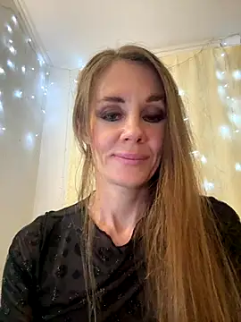 LucieMack online show from 10-27-25, 08:02