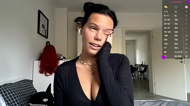 MaydaCornwall online show from 10-22-25, 07:08