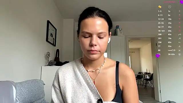 MaydaCornwall online show from 11-12-25, 08:04