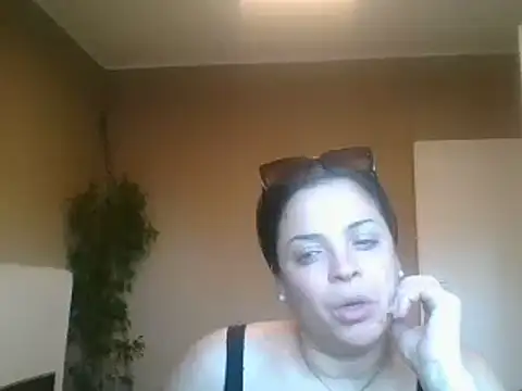Snapshot of ITALIANASISIXX chatting on 06-06-26, 05:17 ITALIANASISIXX online show from 06-06-26, 05:17